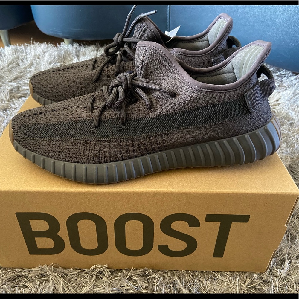 YEEZY BOOST 350 V2